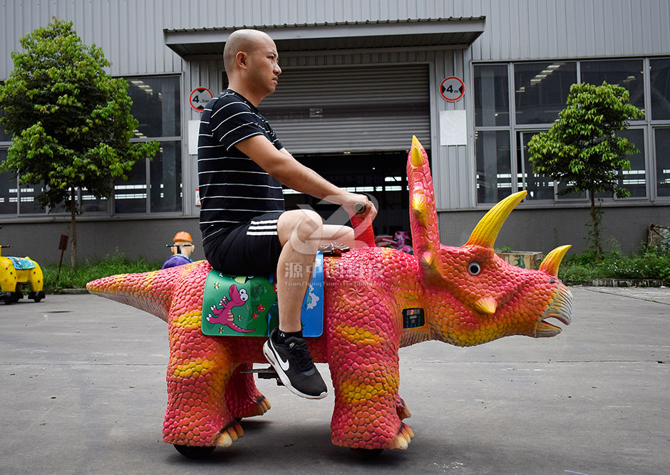 三角恐龍恐龍車，商場騎的三角龍，三角龍童車